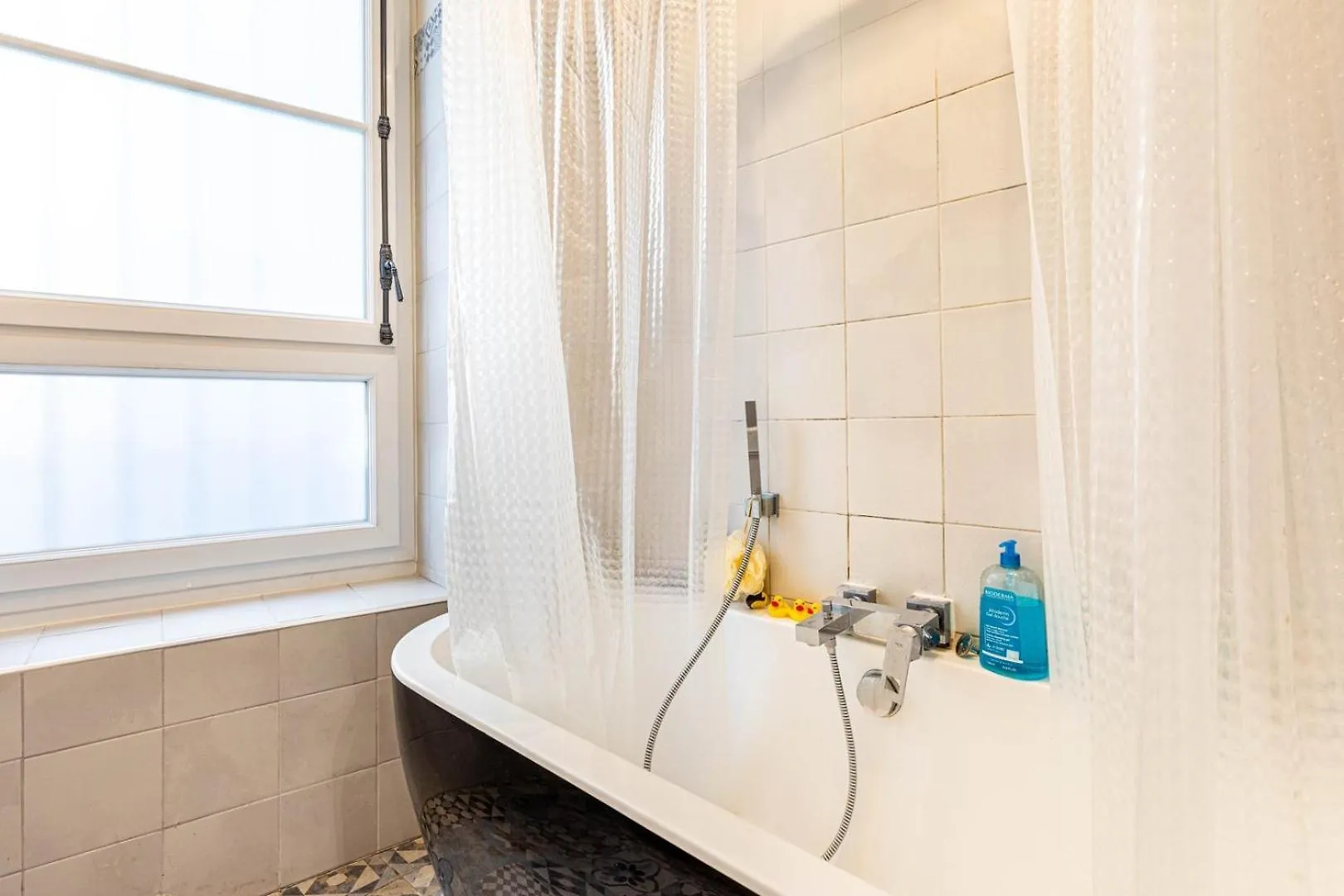 Apartment Guestready - Bright Retreat Near The Wall Of Love Paris