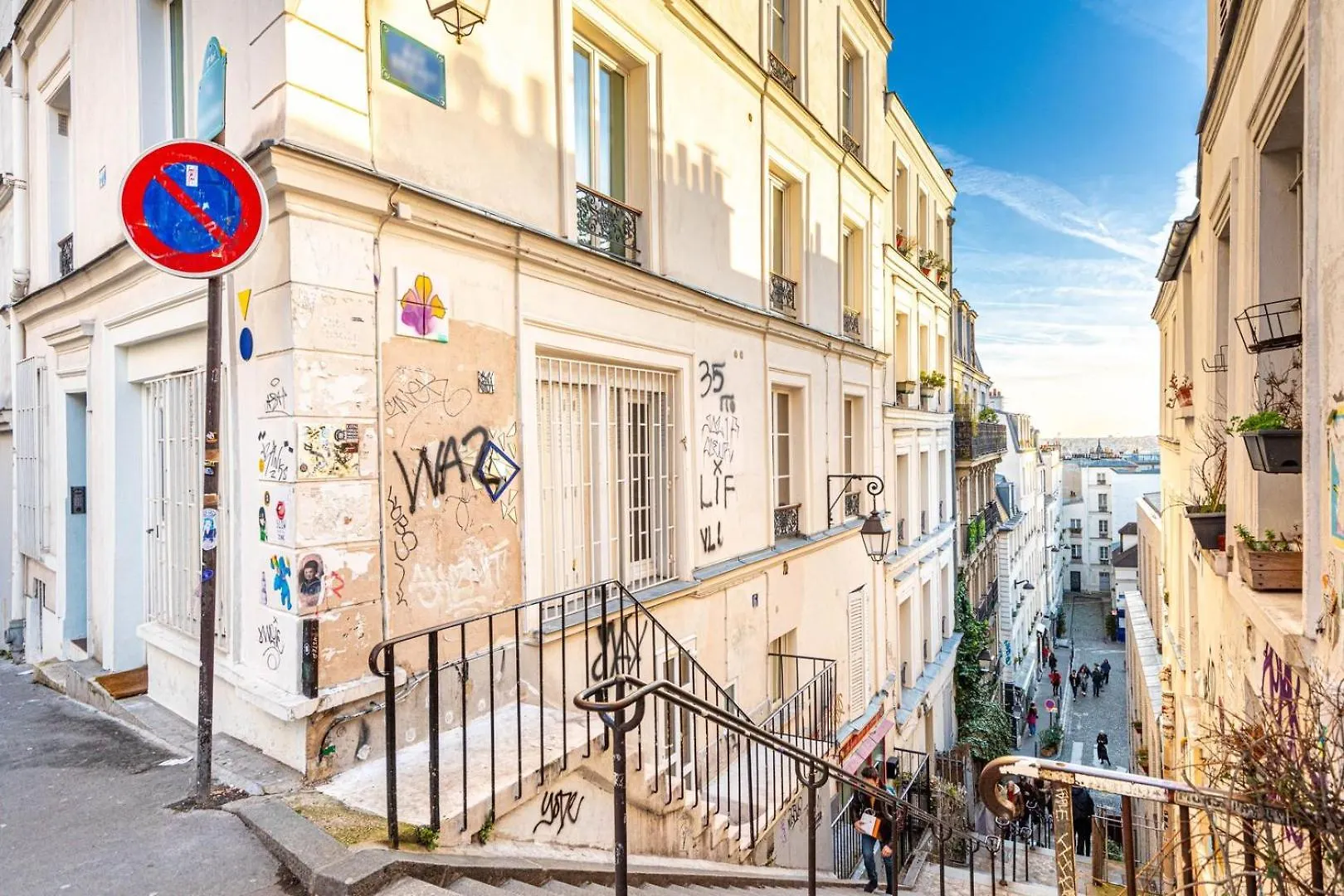 Guestready - Bright Retreat Near The Wall Of Love Paris Apartment